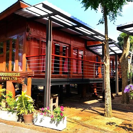 Wood House Pattaya Hotel Екстериор снимка