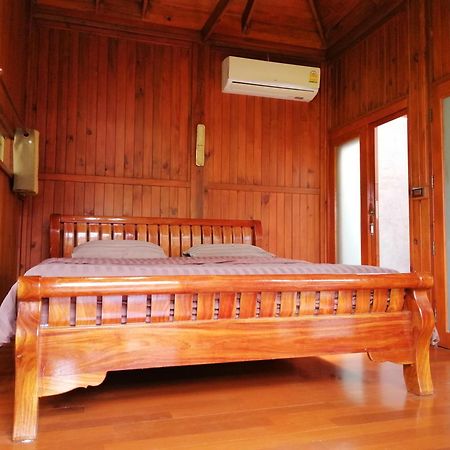 Wood House Pattaya Hotel Екстериор снимка