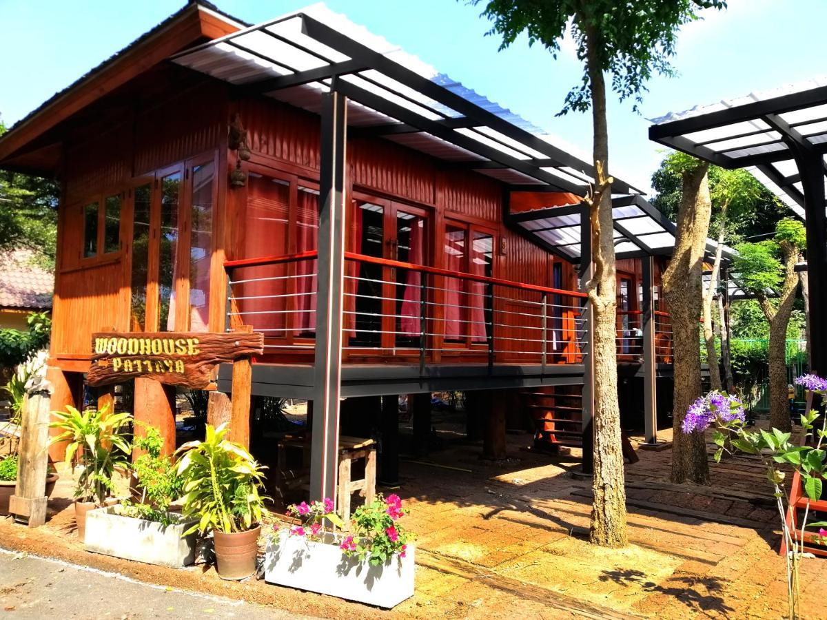 Wood House Pattaya Hotel Екстериор снимка