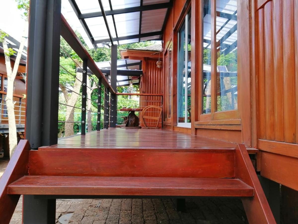 Wood House Pattaya Hotel Екстериор снимка