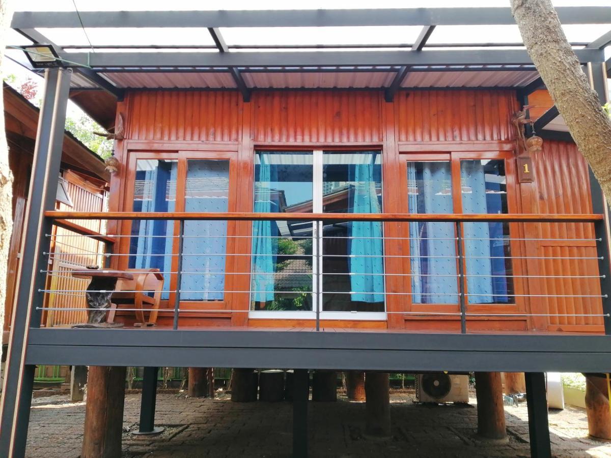 Wood House Pattaya Hotel Екстериор снимка
