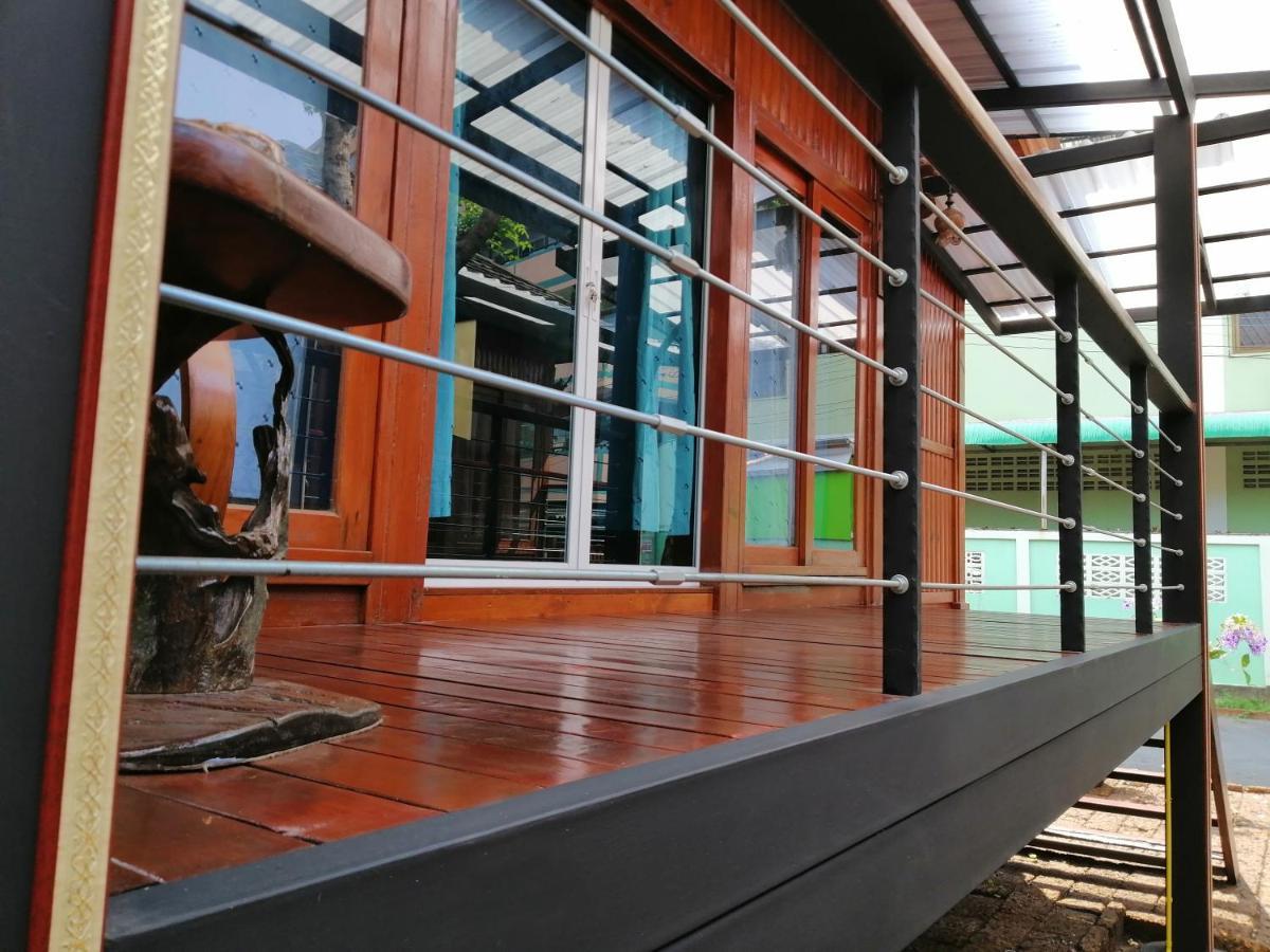 Wood House Pattaya Hotel Екстериор снимка