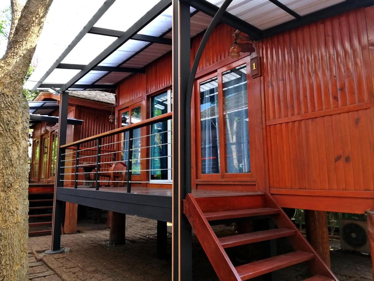 Wood House Pattaya Hotel Екстериор снимка