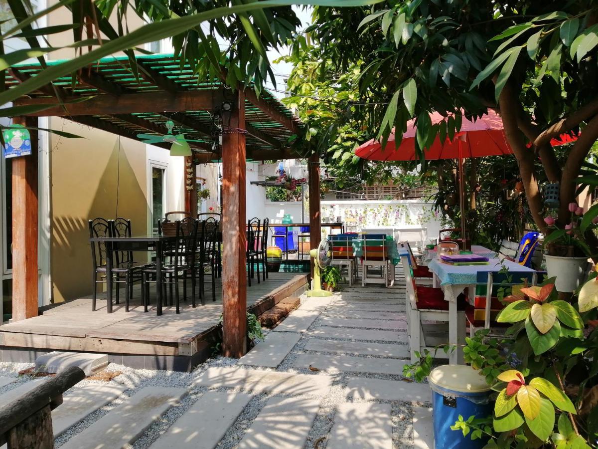 Wood House Pattaya Hotel Екстериор снимка