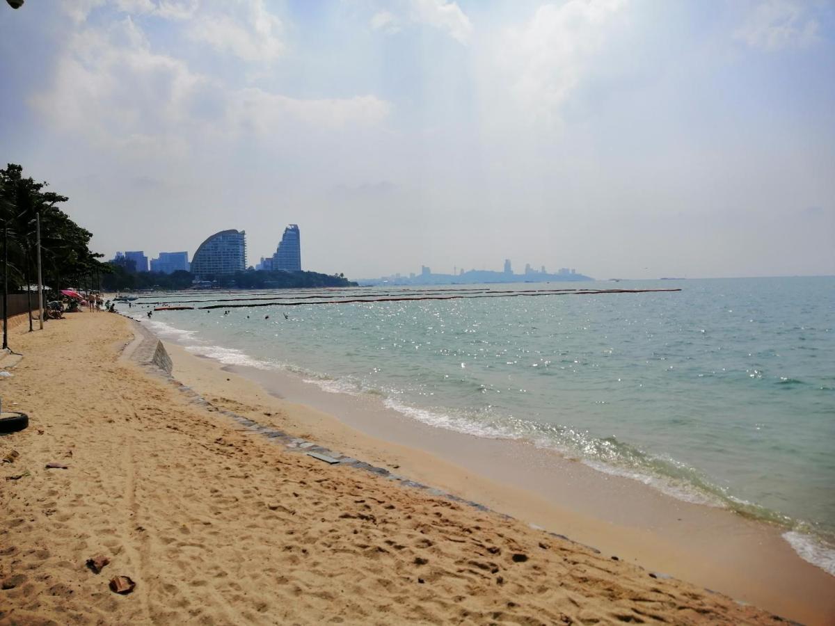 Wood House Pattaya Hotel Екстериор снимка