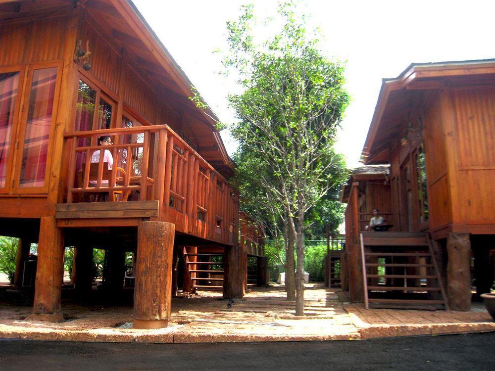 Wood House Pattaya Hotel Екстериор снимка