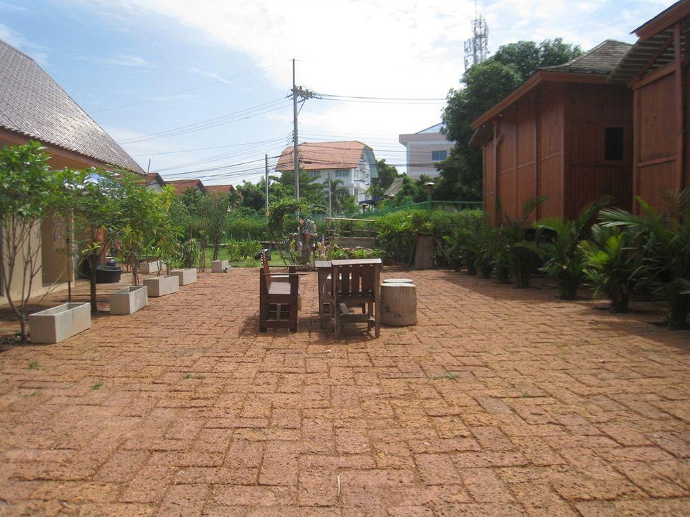 Wood House Pattaya Hotel Екстериор снимка