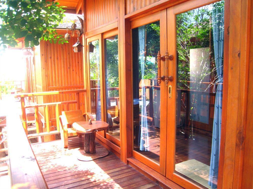 Wood House Pattaya Hotel Екстериор снимка