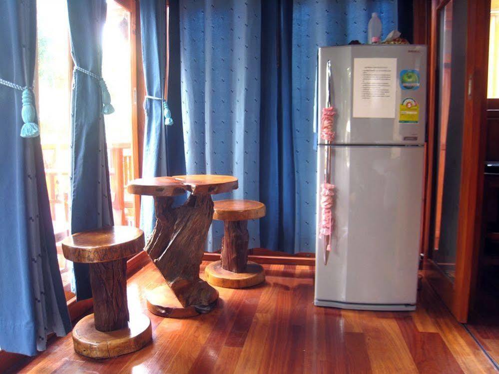 Wood House Pattaya Hotel Екстериор снимка