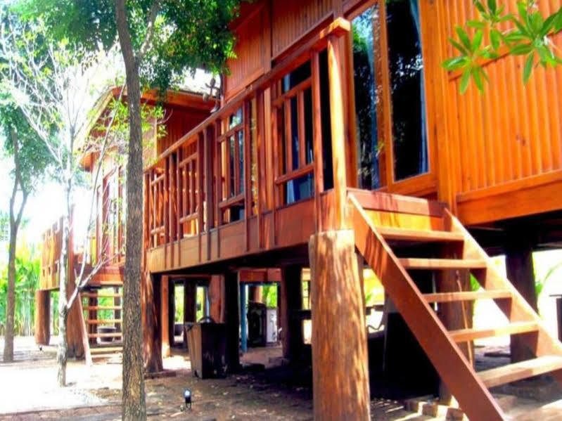 Wood House Pattaya Hotel Екстериор снимка