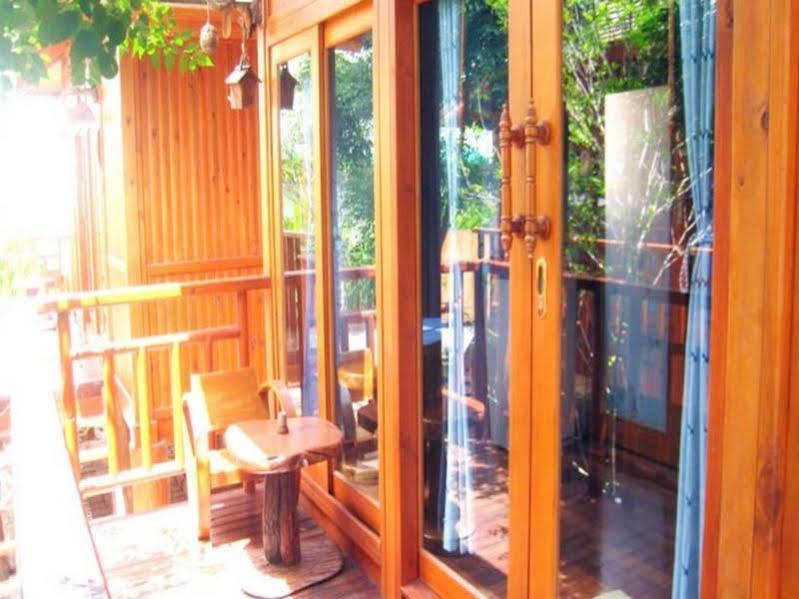 Wood House Pattaya Hotel Екстериор снимка