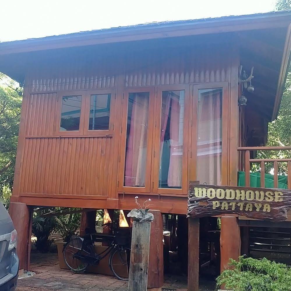 Wood House Pattaya Hotel Екстериор снимка
