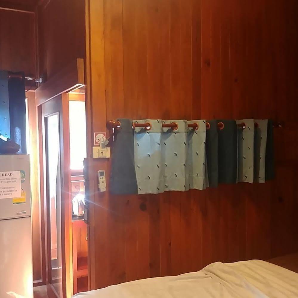 Wood House Pattaya Hotel Екстериор снимка